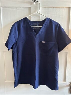 Figs Technical Collection Scrub Top. Size L